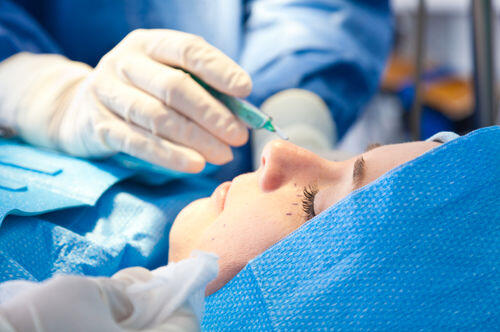 Dr Siddharth Prakash performing Eyelid Surgery in Mumbai.